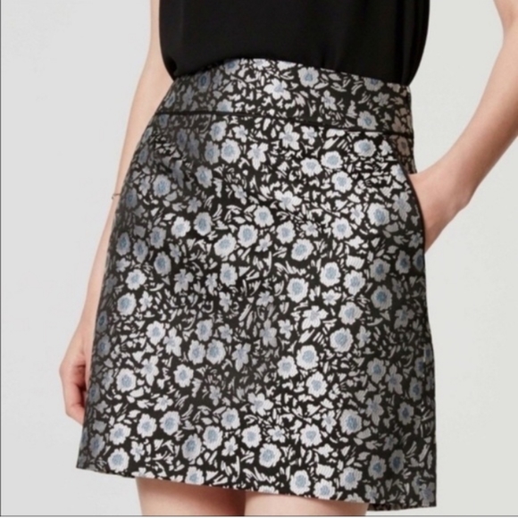 ANN TAYLOR LOFT Women's Black Jacquard Floral Print Mini Skirt. Size8 - Picture 1 of 13
